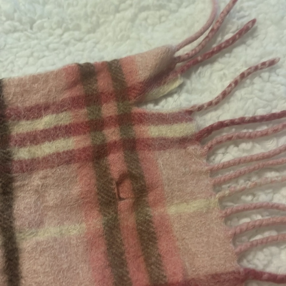 Authentic Burberry Pink Scarf 100% Cashmere - Picture 4 of 4